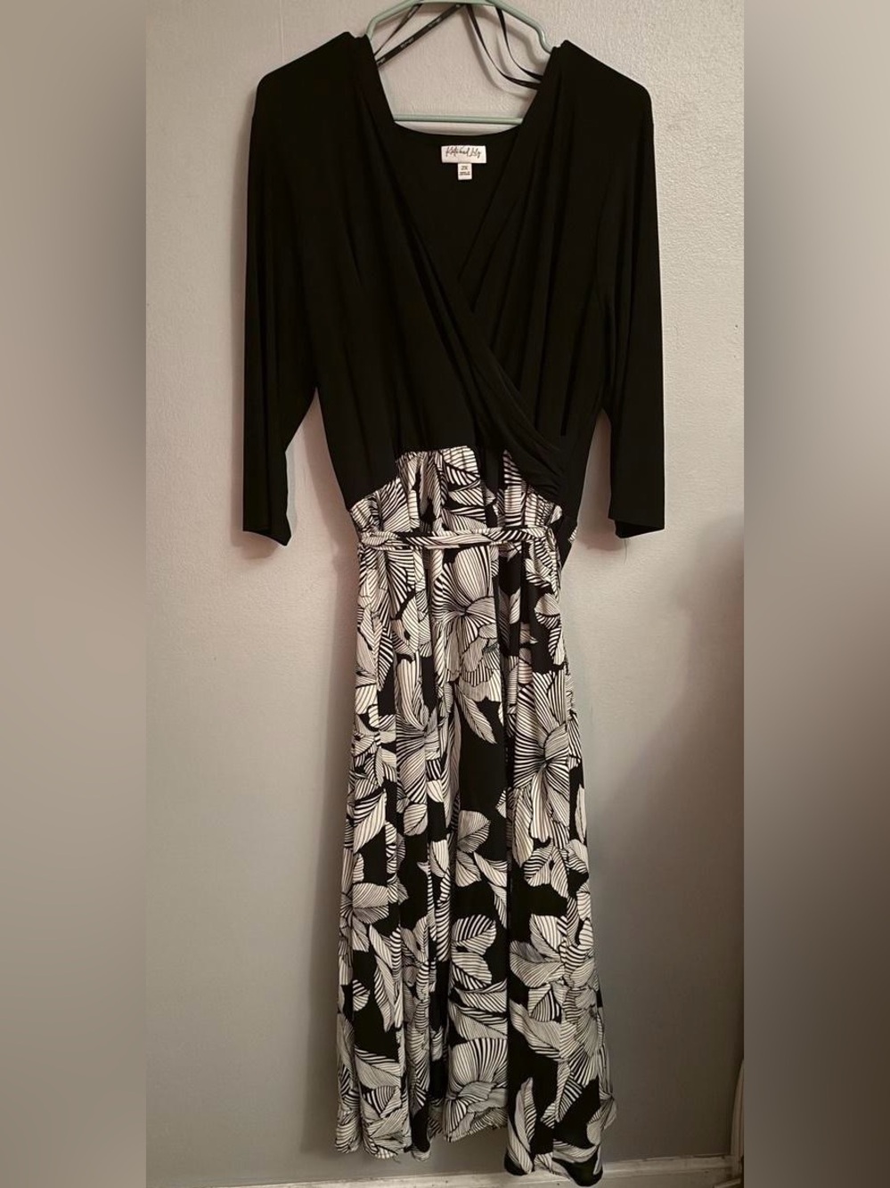 Kate and Lily Women's Black & White Abstract Maxi Dress Size 2X Like New